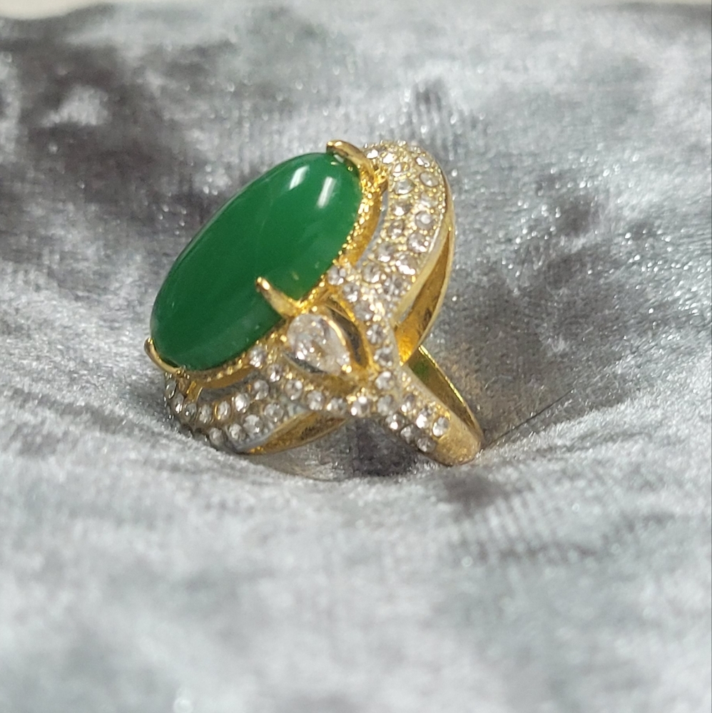 Ladies Oval Inlaid Hollow Green Ring - Picture 4 of 8
